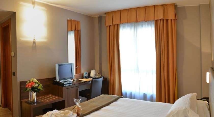 Hotel Royal Falcone Monza Room photo